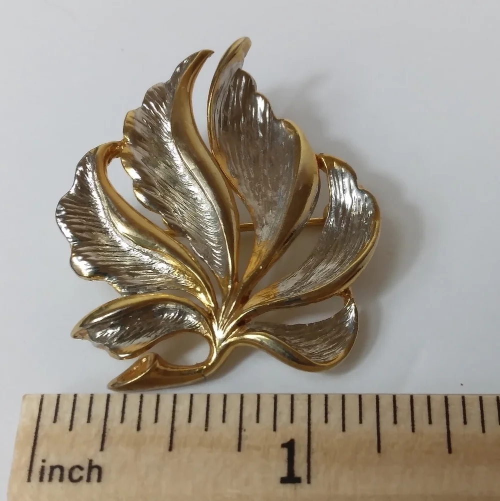 Vintage Unmarked Goltone and Silvertone Rolled Leaf Brooch